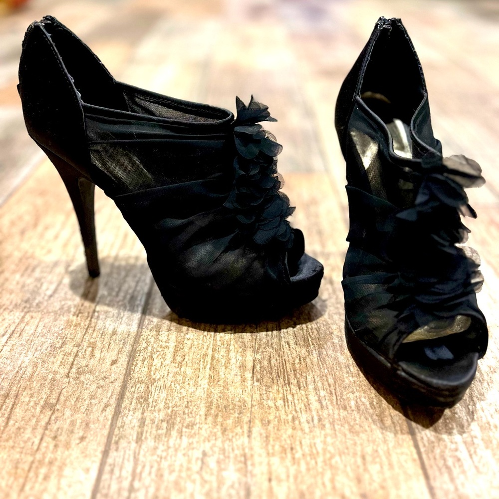 Stiletto heels peep toe bootie